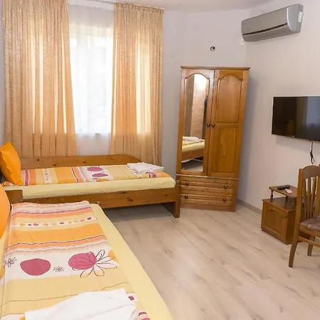 بيت ضيافة мони ساندانسكي